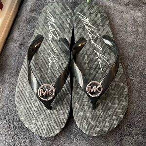 New Michael Kors Flip Flops Black and Silver